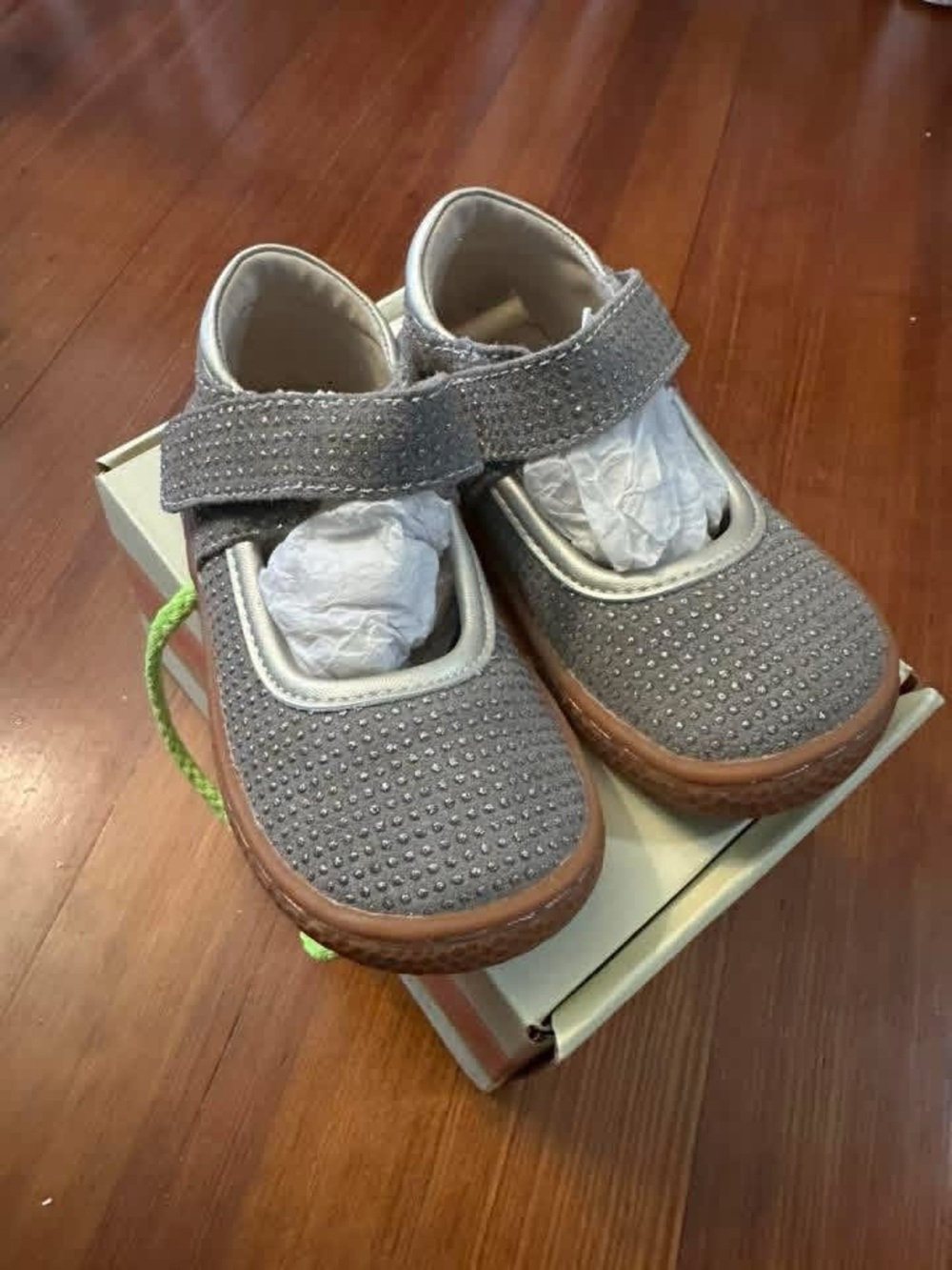 Livie & Luca size 6 toddler Kids Gray Mary Jane Shoes with Sparkle Accent